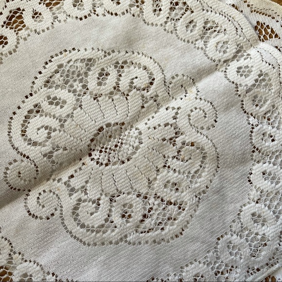 Vintage Lace Doilies Two Pieces Ecru Kitchen Linens Circa 1980s - Picture 10 of 10